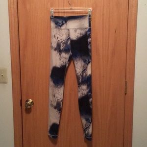 EUC Lululemon blue cream black leggings size 2